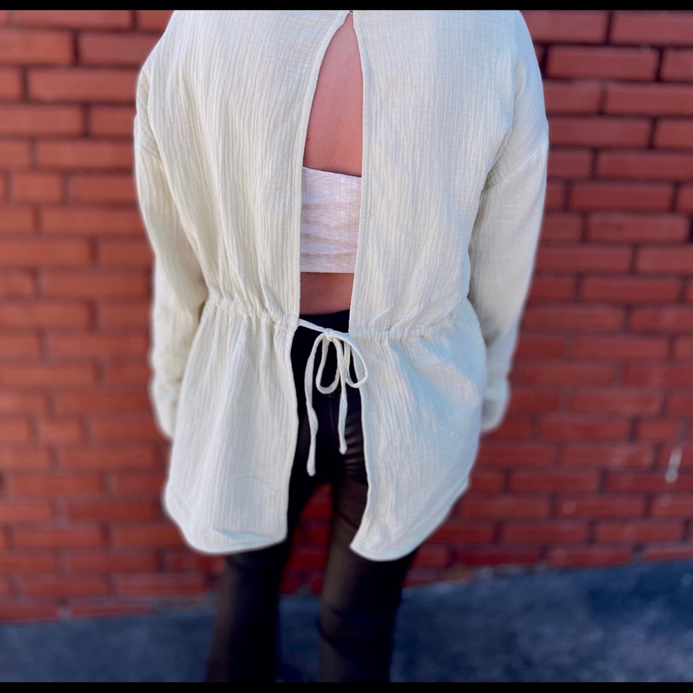 Hello Spring Linen Top - Picture 2 of 4